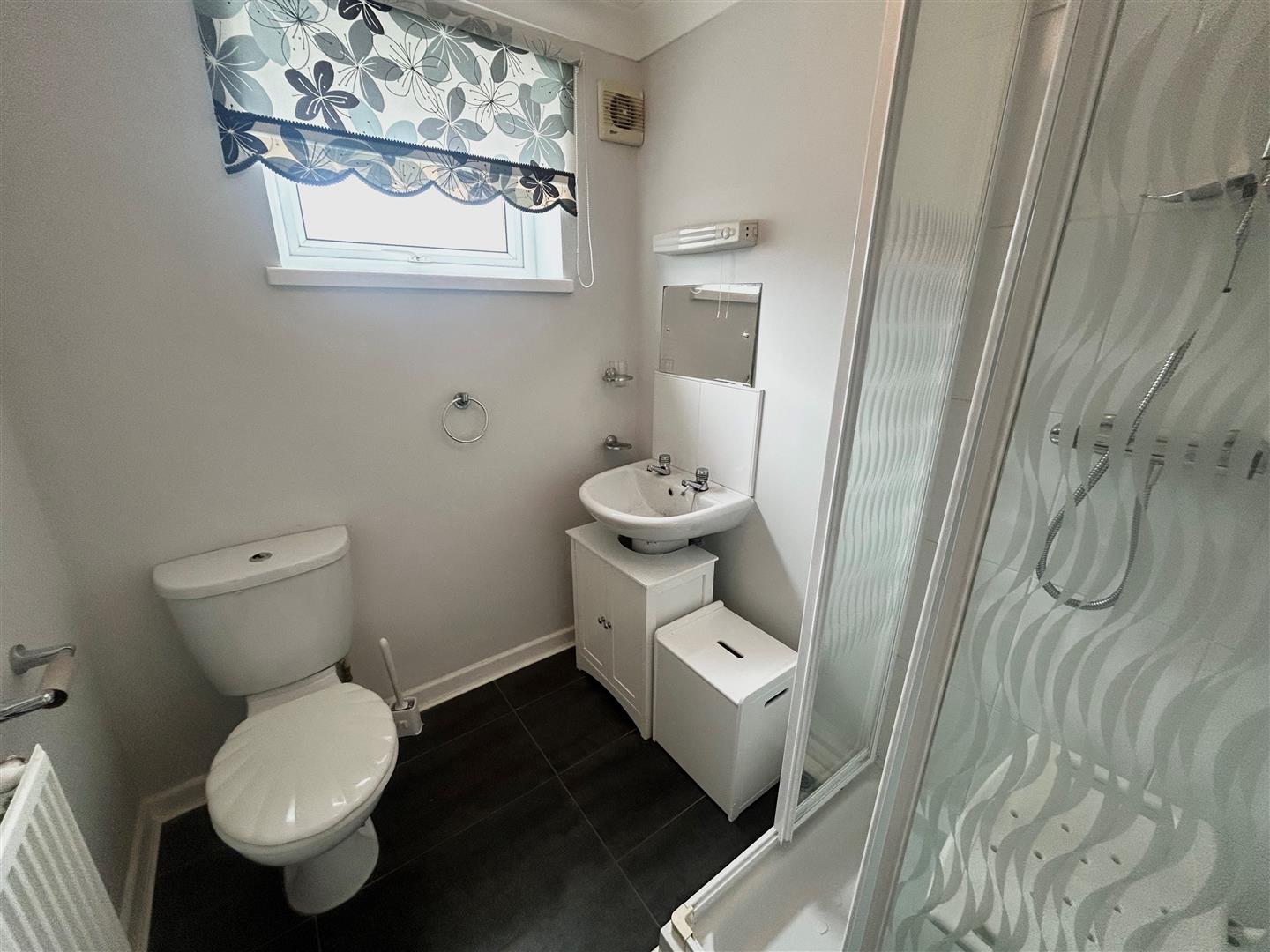 Glenaub House, Old School Road, Porthcawl, Bridgend, CF36 3AW